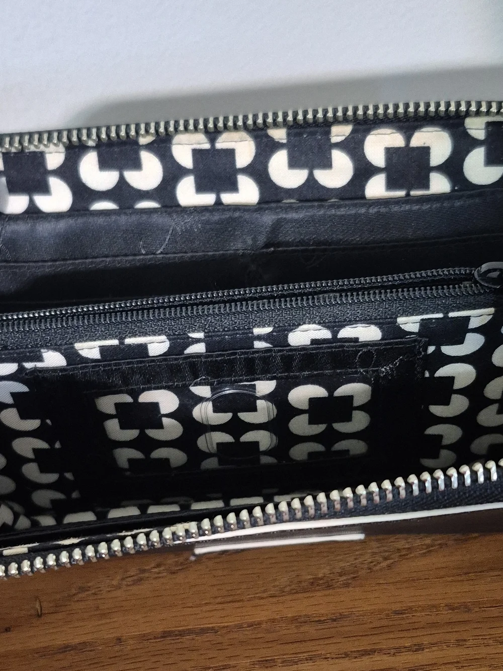 Vera Bradley Black Woman's Zip Around Wallet - Picture 5 of 5